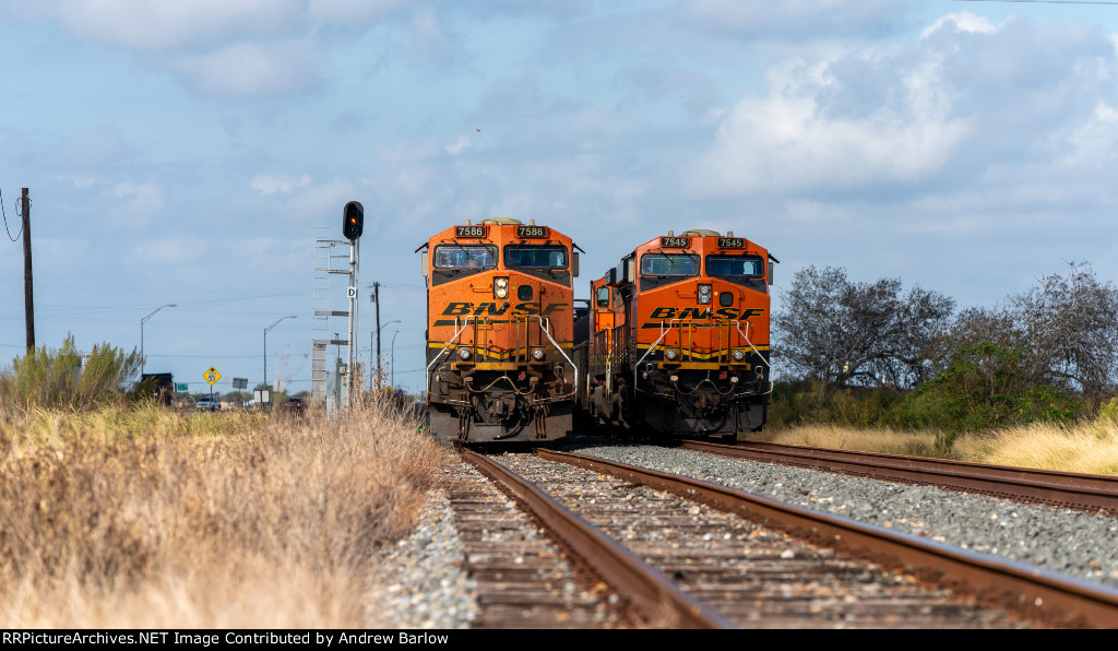 EB & WB BNSF Trains at E. Violet